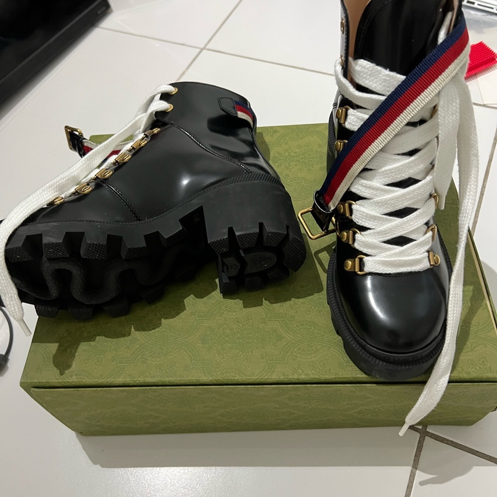 Stylish brand boots - Picture 2 of 4